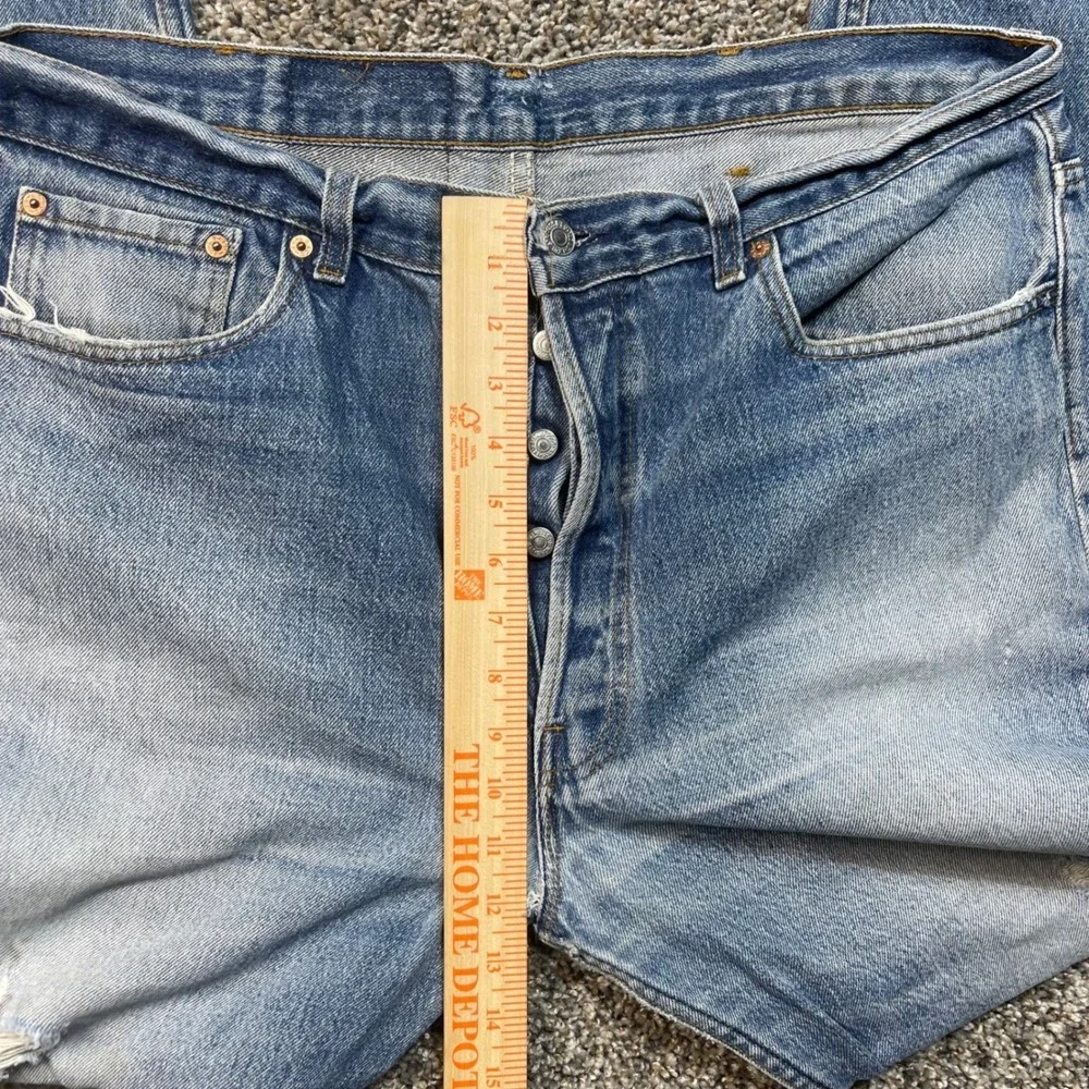 Vintage Levi's 501 Men's 36x28 Jeans USA Made Distressed Button Fly Light Wash - Picture 10 of 13